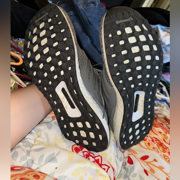 Adidas Ultraboosts - Picture 3 of 5